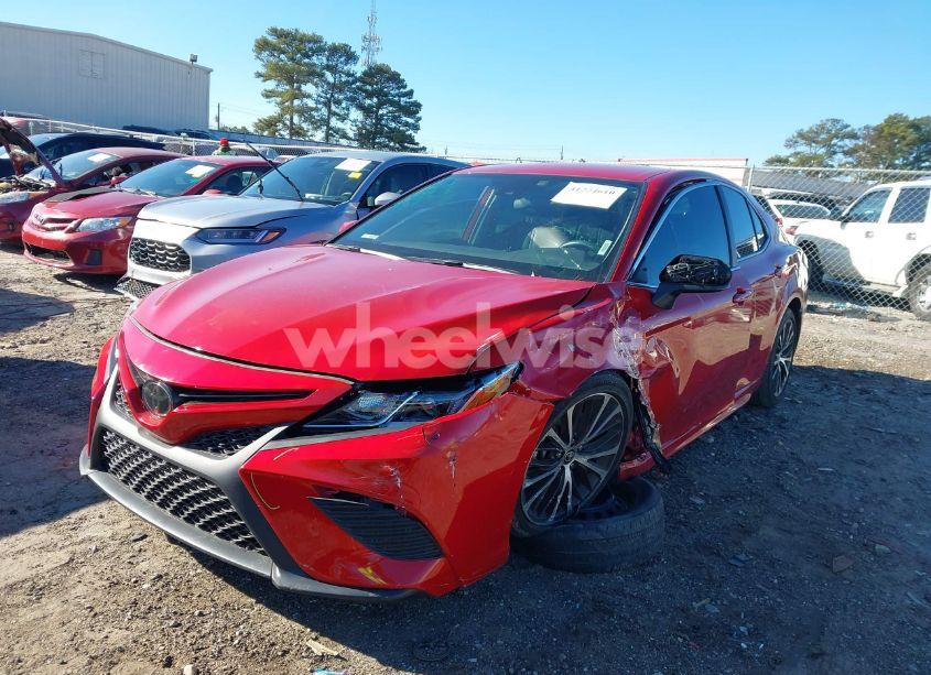 Photo 2 of 2020 Toyota Camry SE (VIN 4T1G11AK0LU401154)