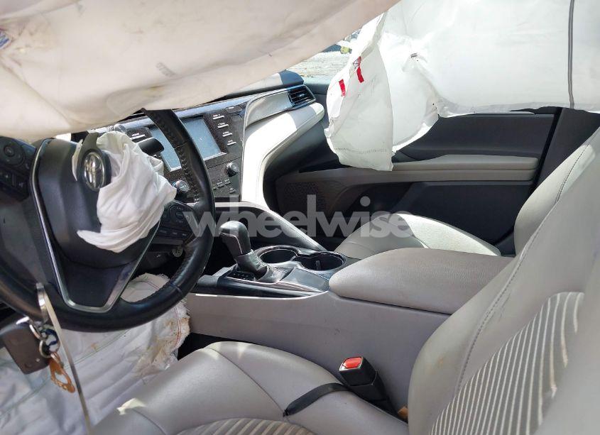 Photo 5 of 2020 Toyota Camry SE (VIN 4T1G11AK0LU873578)