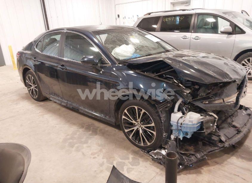 2020 Toyota Camry SE (VIN 4T1G11AK0LU890932) main photo