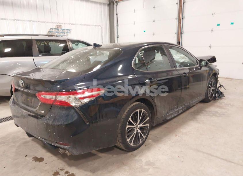 Photo 4 of 2020 Toyota Camry SE (VIN 4T1G11AK0LU890932)