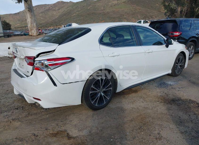 Photo 4 of 2020 Toyota Camry SE (VIN 4T1G11AK0LU893992)