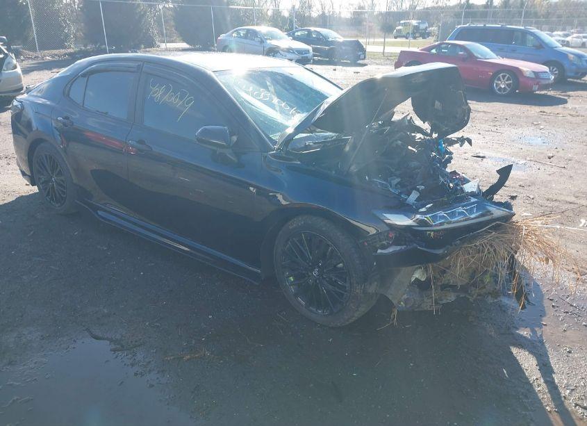 2020 Toyota Camry SE (VIN 4T1G11AK0LU900648) main photo