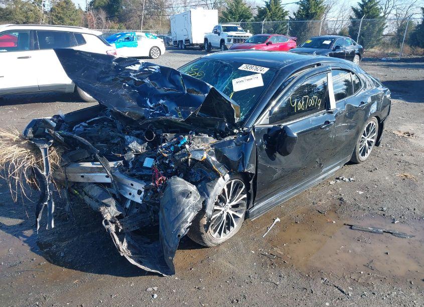 Photo 2 of 2020 Toyota Camry SE (VIN 4T1G11AK0LU900648)