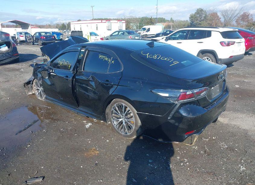 Photo 3 of 2020 Toyota Camry SE (VIN 4T1G11AK0LU900648)