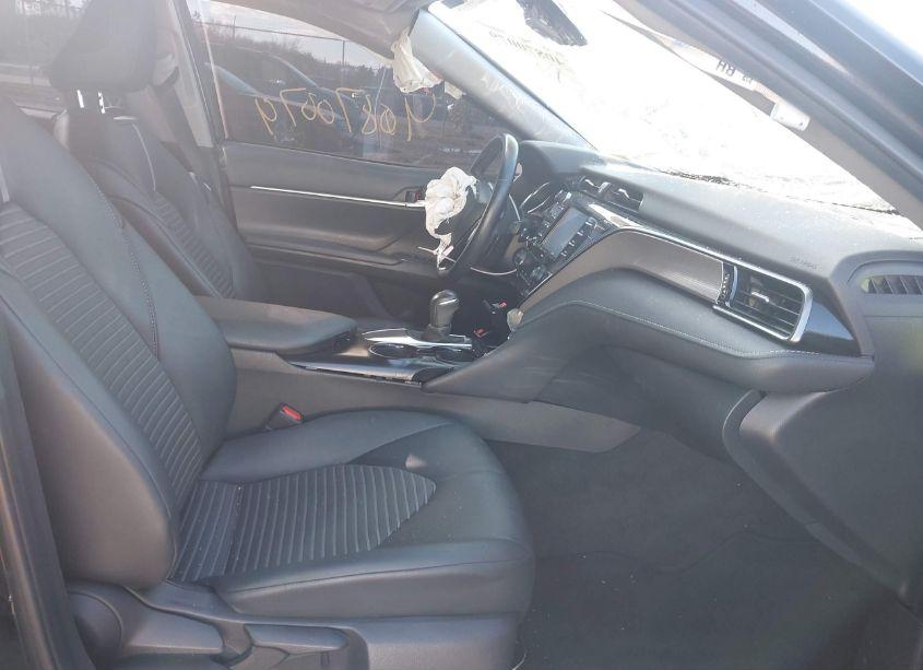 Photo 5 of 2020 Toyota Camry SE (VIN 4T1G11AK0LU900648)