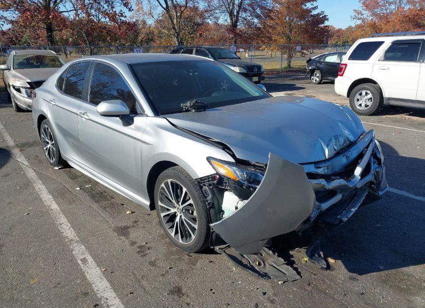 2020 Toyota Camry SE (VIN 4T1G11AK0LU902061) main photo
