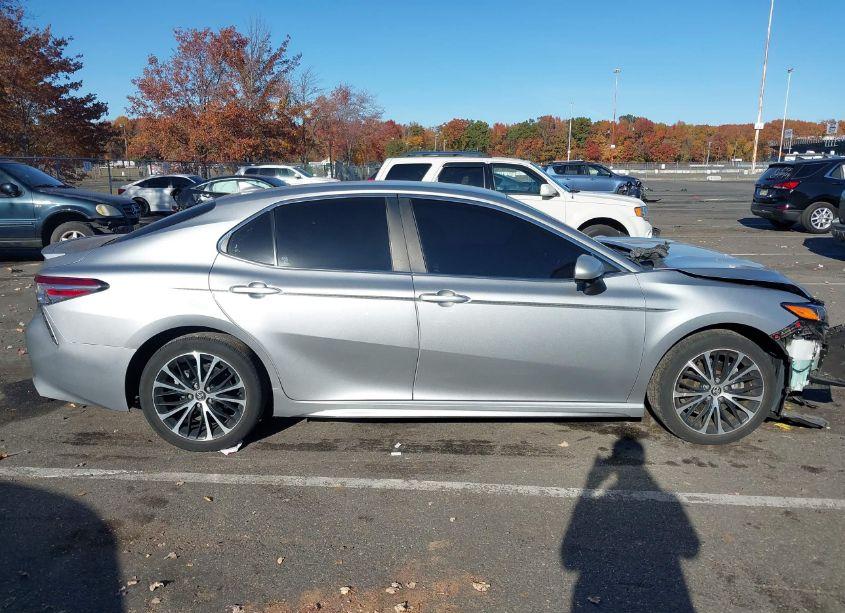 Photo 13 of 2020 Toyota Camry SE (VIN 4T1G11AK0LU902061)