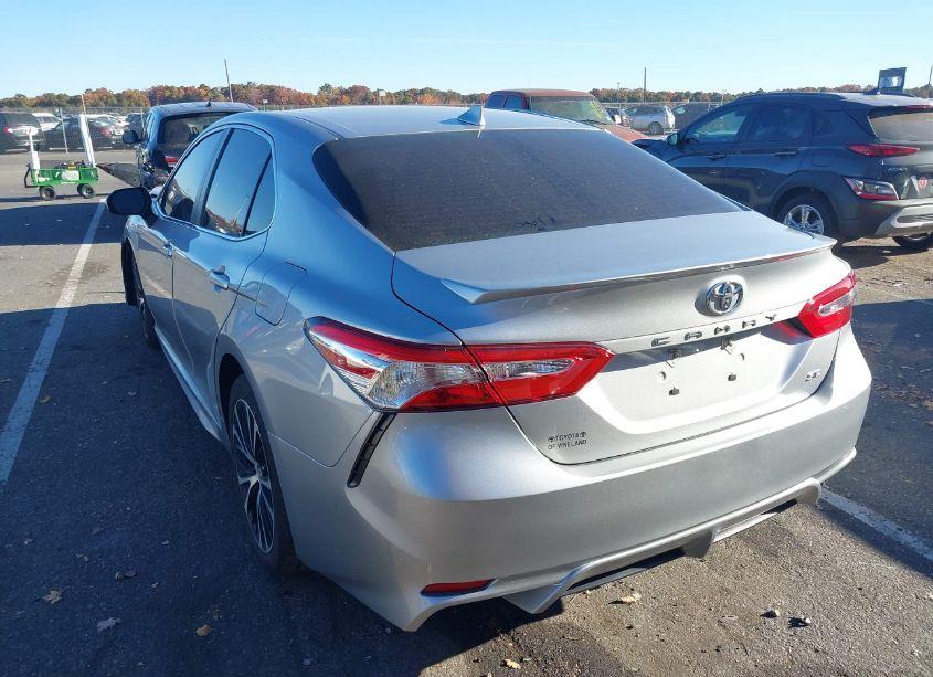 Photo 3 of 2020 Toyota Camry SE (VIN 4T1G11AK0LU902061)