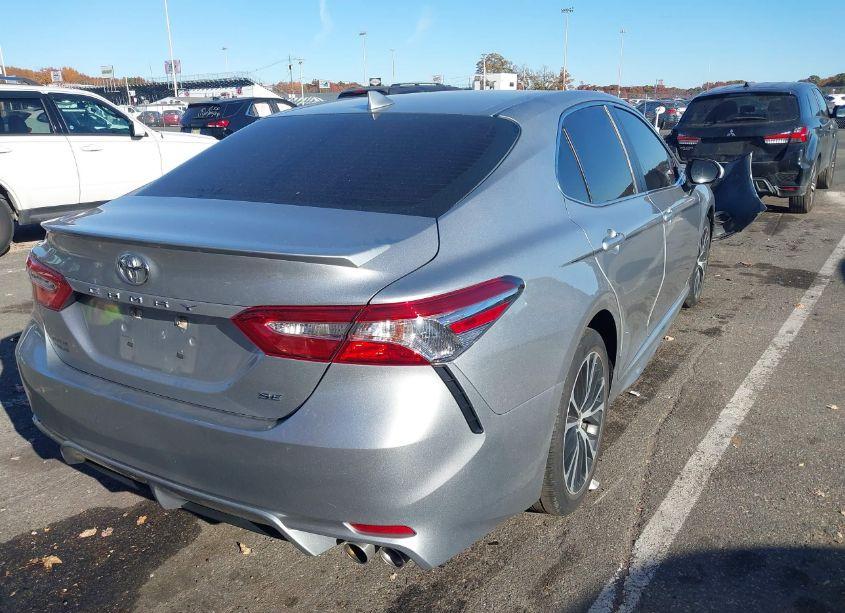 Photo 4 of 2020 Toyota Camry SE (VIN 4T1G11AK0LU902061)