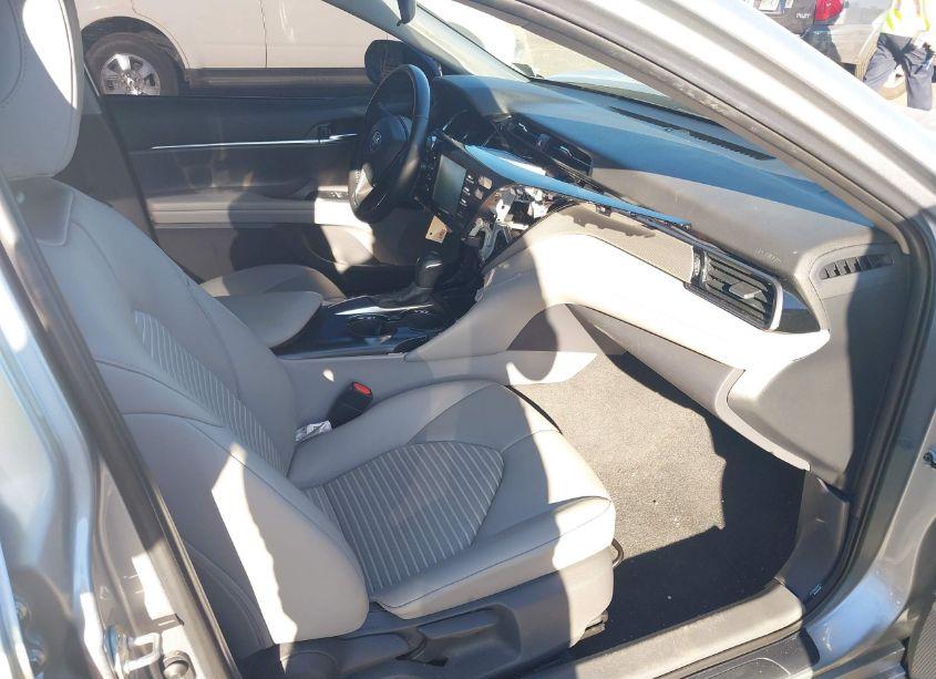 Photo 5 of 2020 Toyota Camry SE (VIN 4T1G11AK0LU902061)