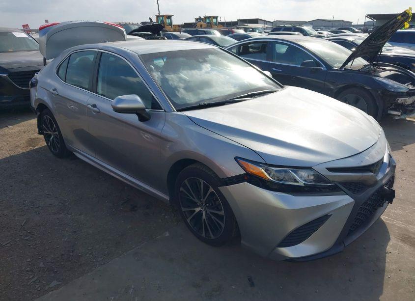 2020 Toyota Camry SE (VIN 4T1G11AK0LU929616) main photo