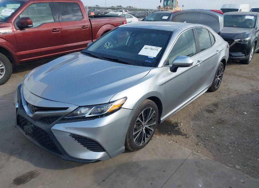Photo 2 of 2020 Toyota Camry SE (VIN 4T1G11AK0LU929616)