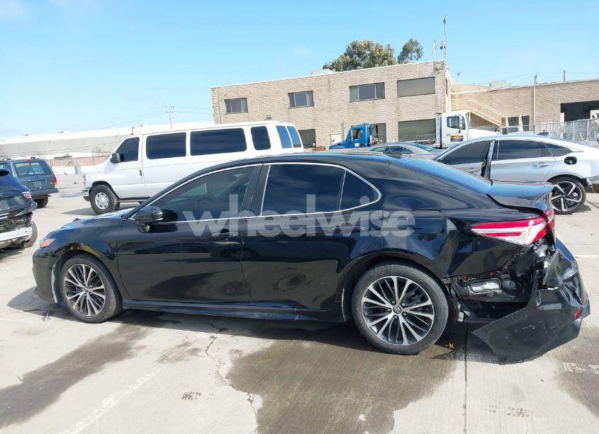 Photo 14 of 2020 Toyota Camry SE (VIN 4T1G11AK0LU930913)