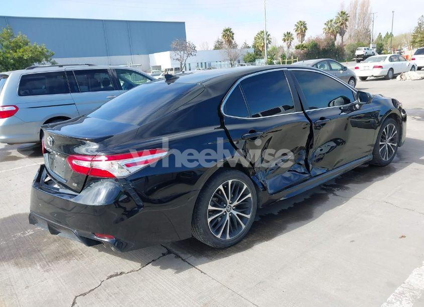 Photo 4 of 2020 Toyota Camry SE (VIN 4T1G11AK0LU930913)