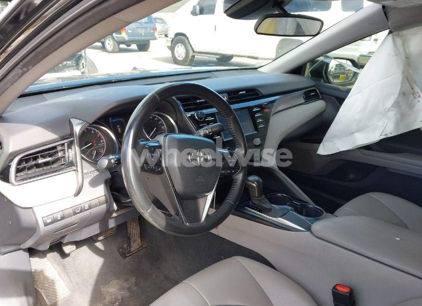 Photo 5 of 2020 Toyota Camry SE (VIN 4T1G11AK0LU930913)