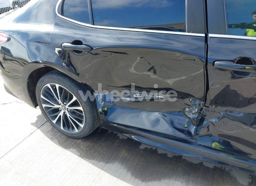 Photo 6 of 2020 Toyota Camry SE (VIN 4T1G11AK0LU930913)