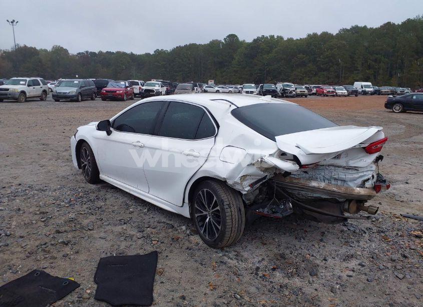 Photo 3 of 2020 Toyota Camry SE (VIN 4T1G11AK0LU955486)