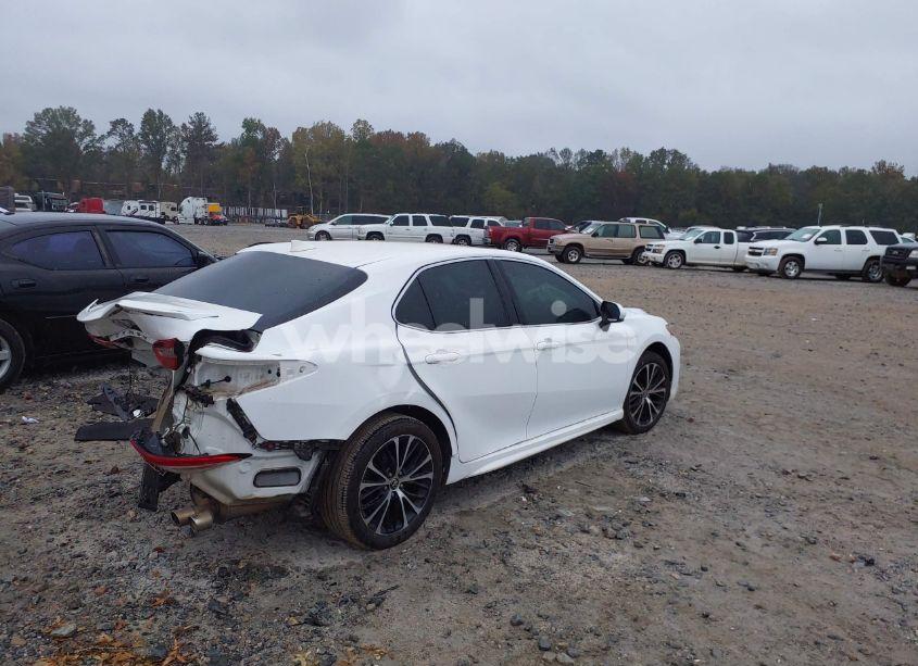 Photo 4 of 2020 Toyota Camry SE (VIN 4T1G11AK0LU955486)