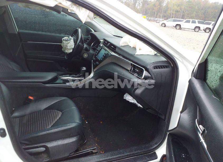 Photo 5 of 2020 Toyota Camry SE (VIN 4T1G11AK0LU955486)