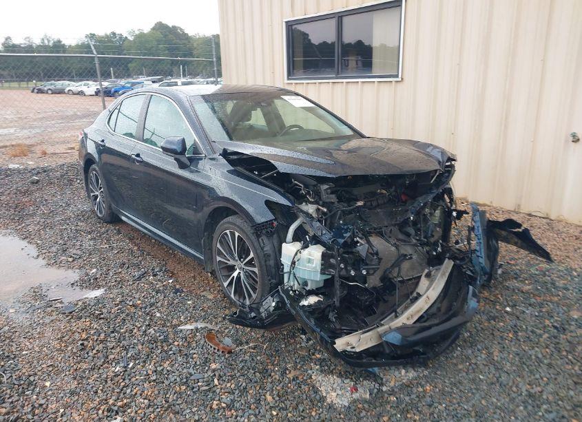 2020 Toyota Camry SE (VIN 4T1G11AK0LU962941) main photo