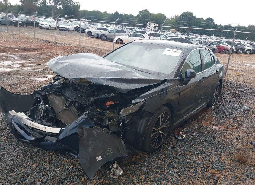 Photo 2 of 2020 Toyota Camry SE (VIN 4T1G11AK0LU962941)