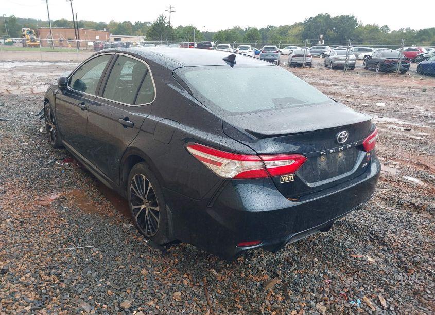 Photo 3 of 2020 Toyota Camry SE (VIN 4T1G11AK0LU962941)
