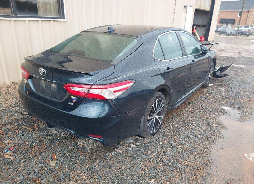 Photo 4 of 2020 Toyota Camry SE (VIN 4T1G11AK0LU962941)
