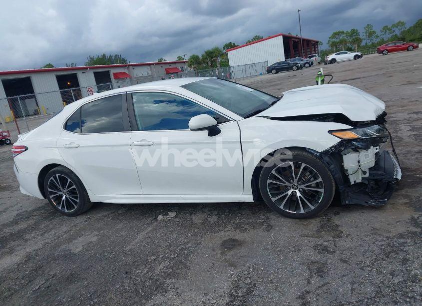 Photo 13 of 2020 Toyota Camry SE (VIN 4T1G11AK0LU978850)