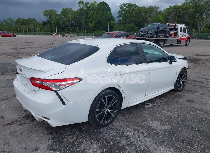 Photo 4 of 2020 Toyota Camry SE (VIN 4T1G11AK0LU978850)