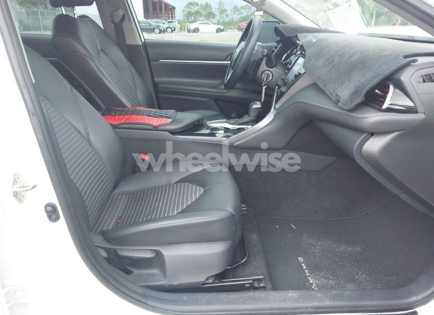 Photo 5 of 2020 Toyota Camry SE (VIN 4T1G11AK0LU978850)