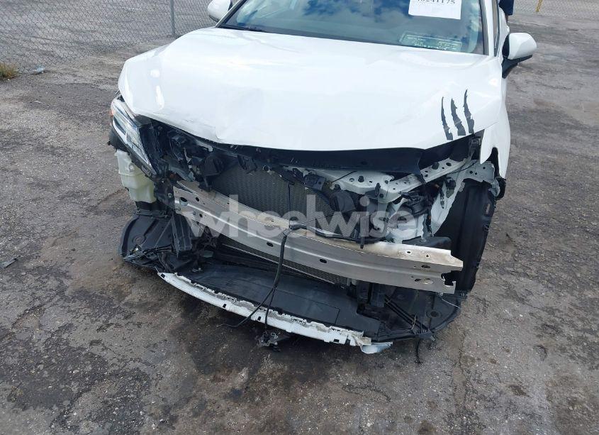 Photo 6 of 2020 Toyota Camry SE (VIN 4T1G11AK0LU978850)