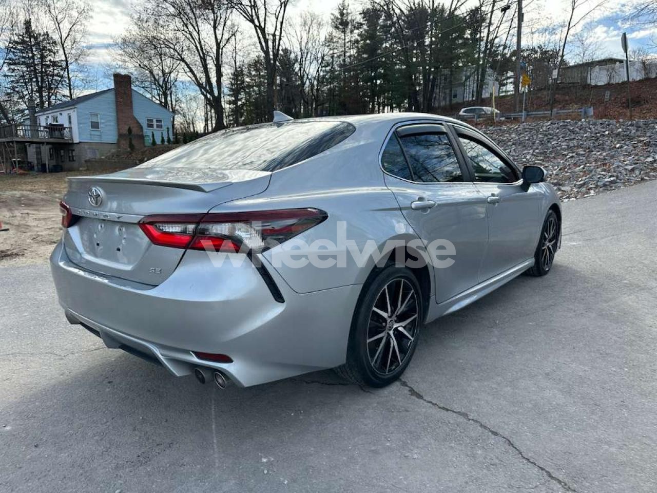 Photo 3 of 2021 TOYOTA CAMRY SE (VIN 4T1G11AK0MU413516)