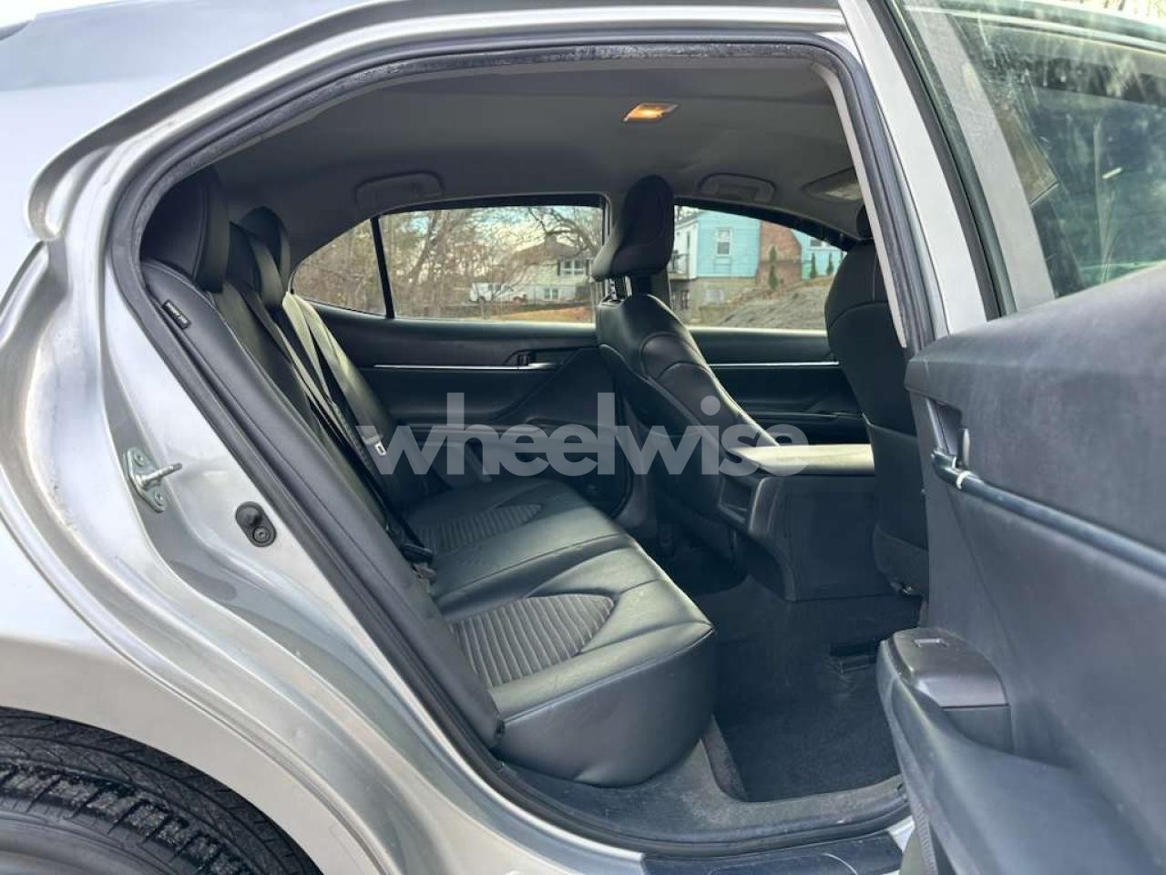 Photo 5 of 2021 TOYOTA CAMRY SE (VIN 4T1G11AK0MU413516)