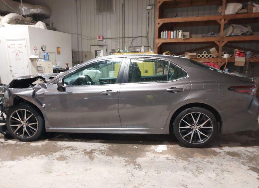 Photo 15 of 2021 Toyota Camry SE (VIN 4T1G11AK0MU414701)