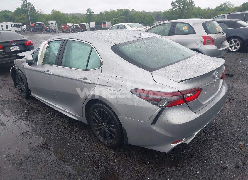Photo 3 of 2021 Toyota Camry SE (VIN 4T1G11AK0MU425990)