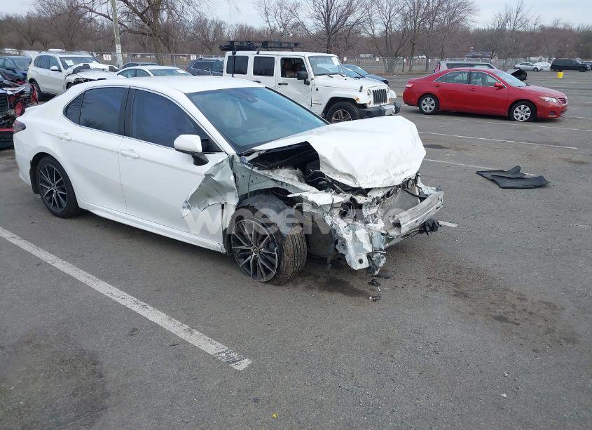 2021 Toyota Camry SE (VIN 4T1G11AK0MU459458) main photo