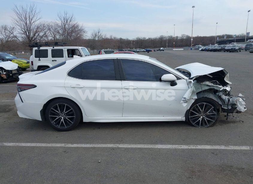 Photo 13 of 2021 Toyota Camry SE (VIN 4T1G11AK0MU459458)