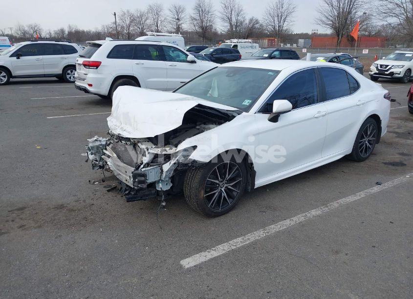 Photo 2 of 2021 Toyota Camry SE (VIN 4T1G11AK0MU459458)