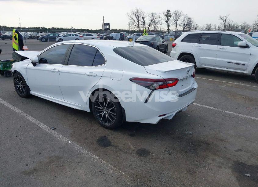 Photo 3 of 2021 Toyota Camry SE (VIN 4T1G11AK0MU459458)