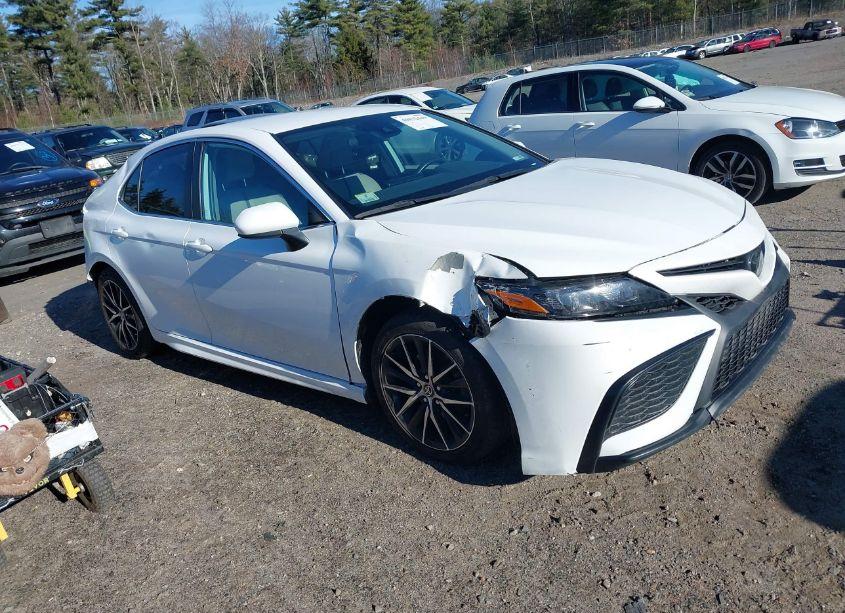 2021 Toyota Camry SE (VIN 4T1G11AK0MU475594) main photo