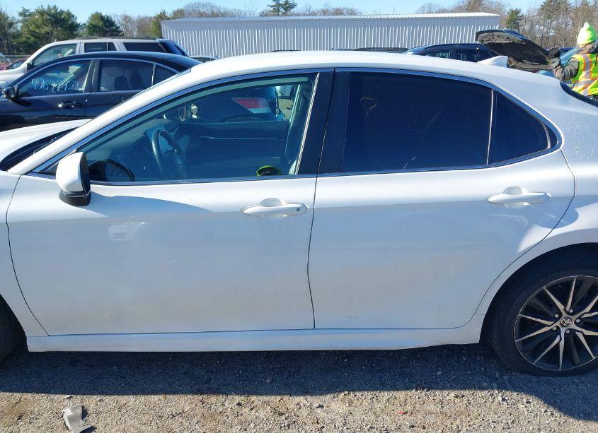 Photo 14 of 2021 Toyota Camry SE (VIN 4T1G11AK0MU475594)