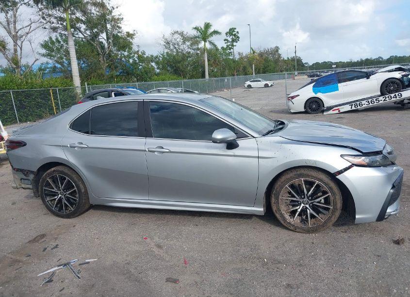 Photo 14 of 2021 Toyota Camry SE (VIN 4T1G11AK0MU475627)