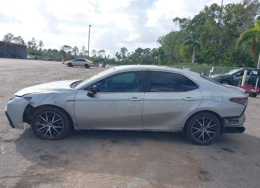 Photo 15 of 2021 Toyota Camry SE (VIN 4T1G11AK0MU475627)