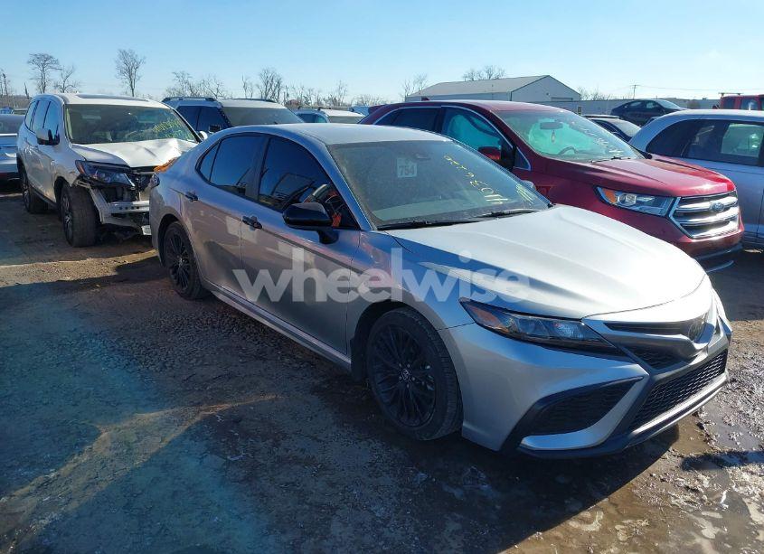 2021 Toyota Camry SE NIGHTSHADE EDITION (VIN 4T1G11AK0MU491908) main photo