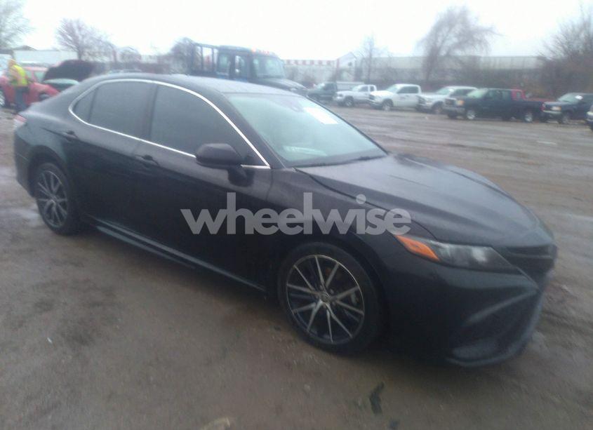 2021 Toyota Camry SE (VIN 4T1G11AK0MU516158) main photo