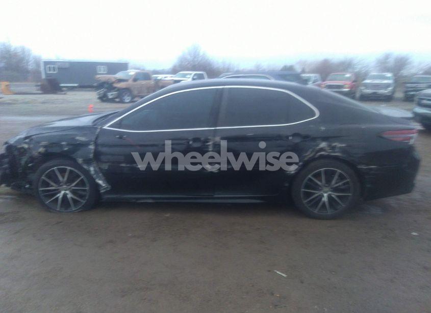 Photo 14 of 2021 Toyota Camry SE (VIN 4T1G11AK0MU516158)