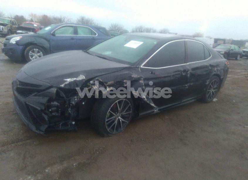 Photo 2 of 2021 Toyota Camry SE (VIN 4T1G11AK0MU516158)