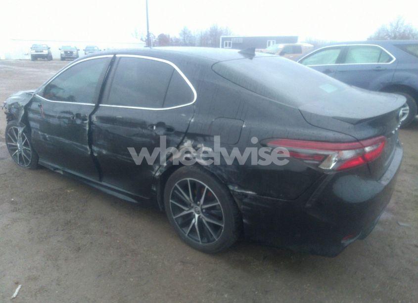 Photo 3 of 2021 Toyota Camry SE (VIN 4T1G11AK0MU516158)