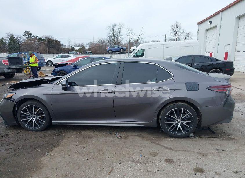 Photo 15 of 2021 Toyota Camry SE (VIN 4T1G11AK0MU524308)