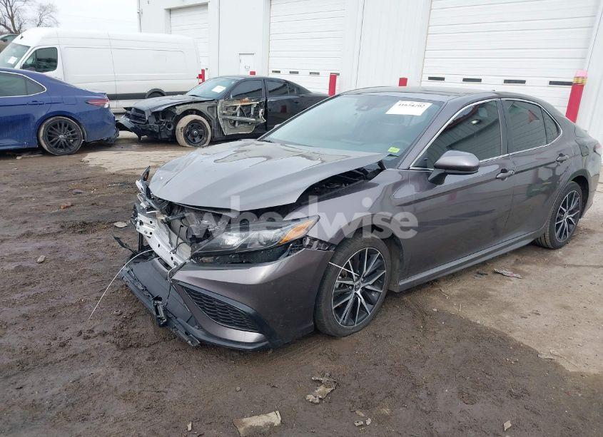 Photo 2 of 2021 Toyota Camry SE (VIN 4T1G11AK0MU524308)